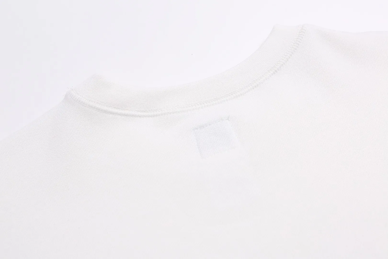 Saint Michael 25NEW YOUNG slogan retro loose velvet crew neck sweatshirt long sleeves Fabric: 420g Style number: SM613 Size: S-M-L-XL Color: White Price: P190